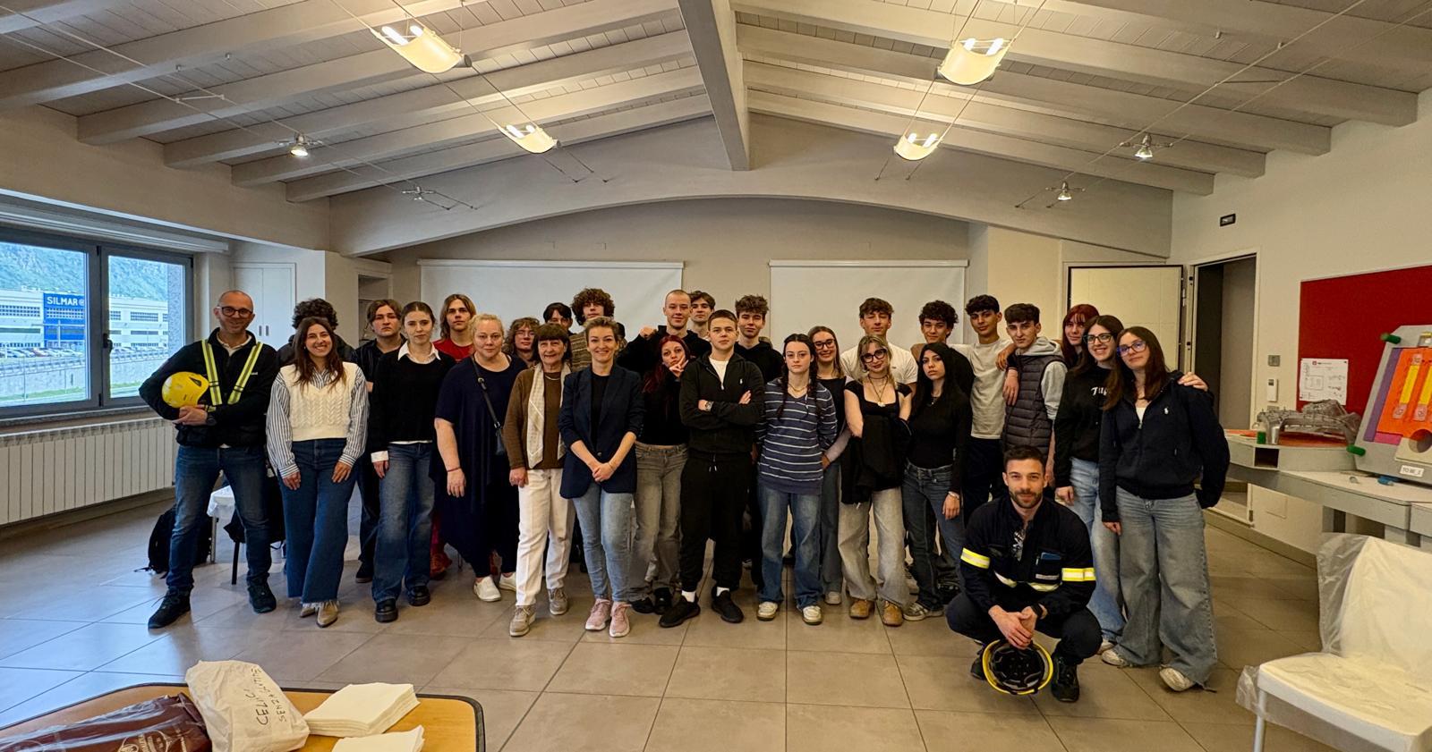 Large group photo of all participating students and teachers